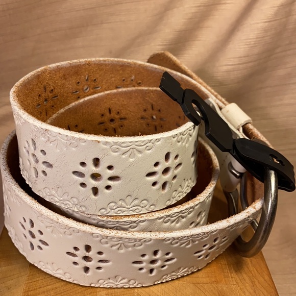 Olga Santini almost NEW laser cut leather belt - Picture 5 of 16